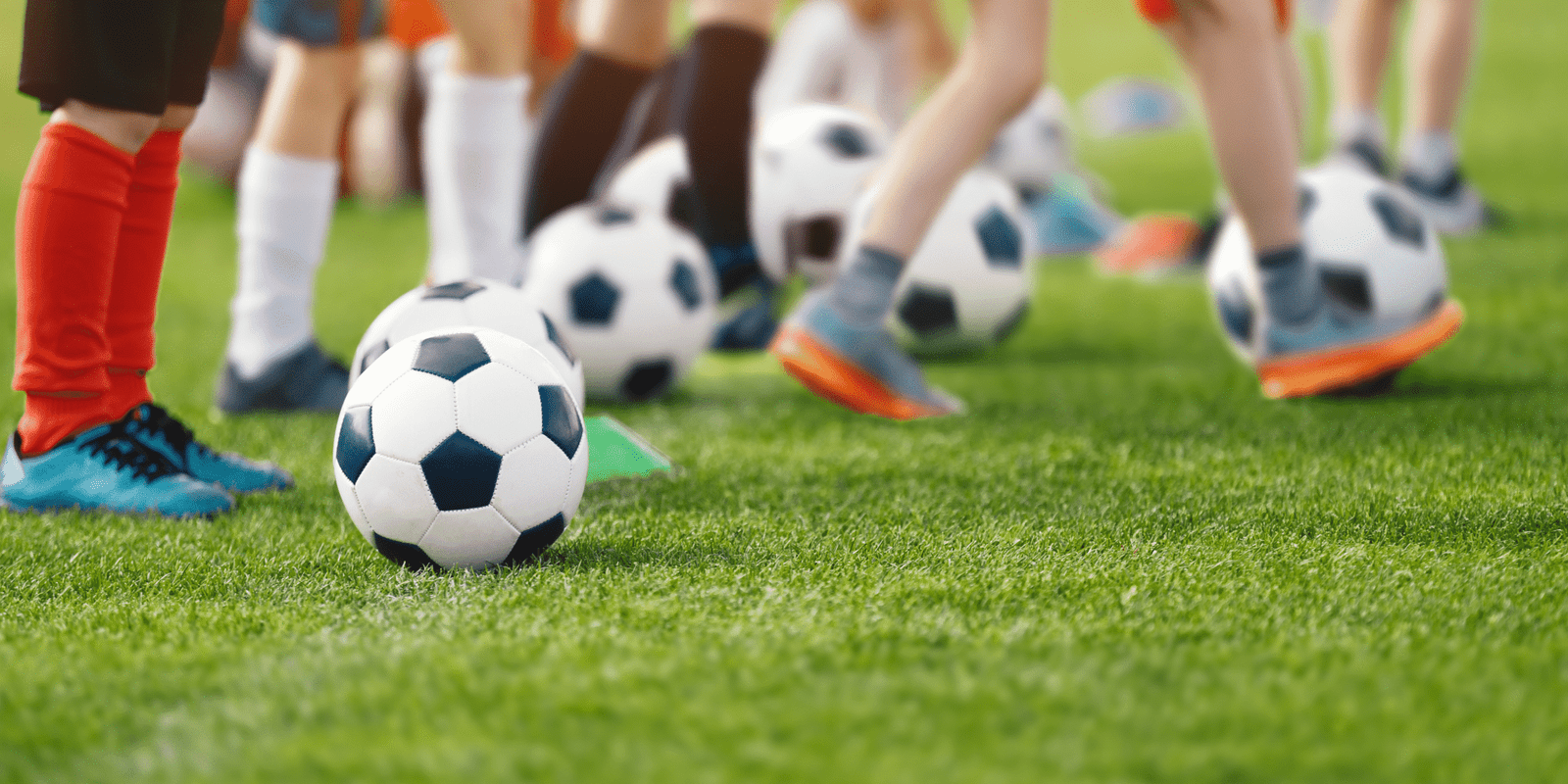 Aulas gratuitas de futebol no Parque Indaiá