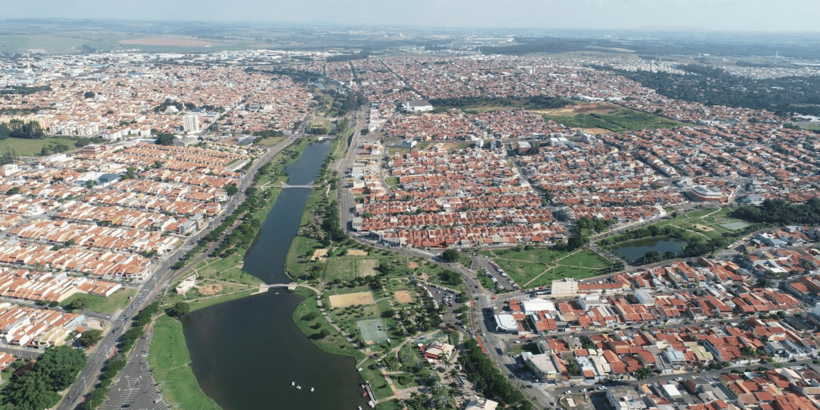 Vista aérea de Indaiatuba, uma das cidades mais desenvolvidas do Brasil segundo Firjan 2025.