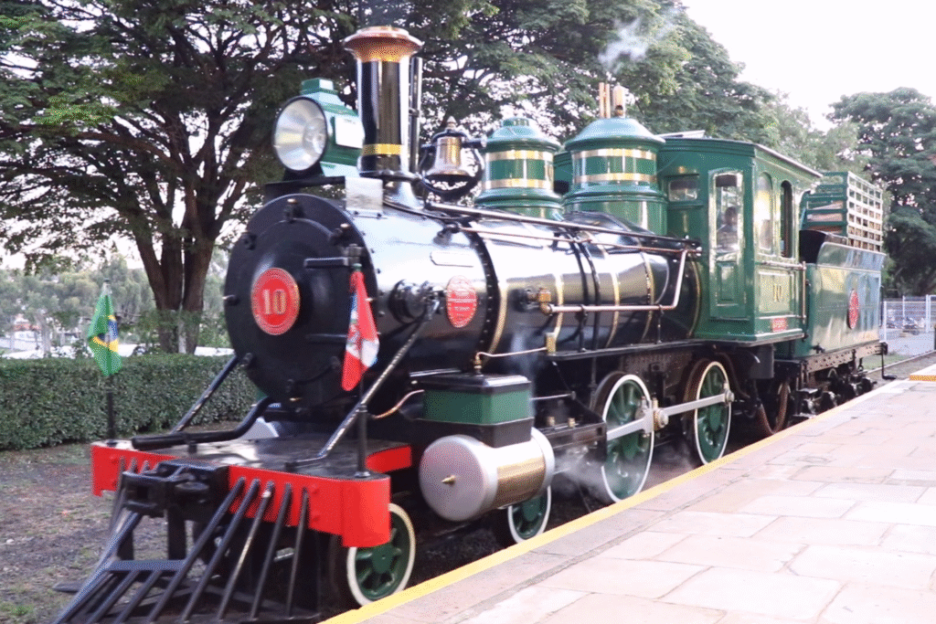 Giulia Agg se apresenta no Trem das Artes com show em homenagem ao Dia das Mães em Indaiatuba