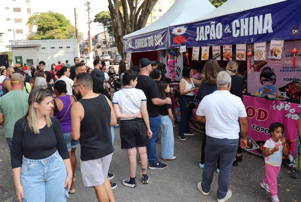Festival Volta ao Mundo no Polo Shopping com comidas típicas e decoração junina