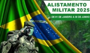 Imagem de divulgação do Alistamento Militar 2025. No lado esquerdo, aparece um soldado brasileiro uniformizado, com pintura camuflada no rosto, fazendo continência. Ele veste farda camuflada e boina verde. Ao fundo, a bandeira do Brasil está tremulando, e há uma área verde de floresta. No lado direito da imagem, em destaque, está escrito em letras maiúsculas: “ALISTAMENTO MILITAR 2025”. Abaixo, em um retângulo verde, está a informação: “De 01 de janeiro a 30 de junho”.