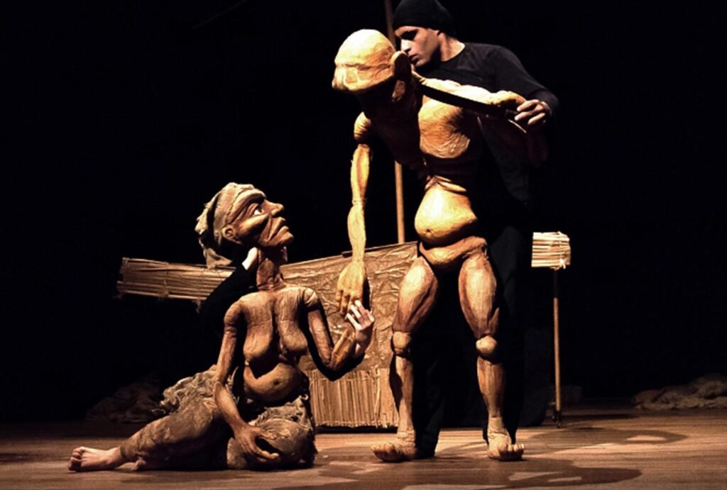 Espetáculo da Caravan Maschera Teatro no Centro Cultural Piano, em Indaiatuba