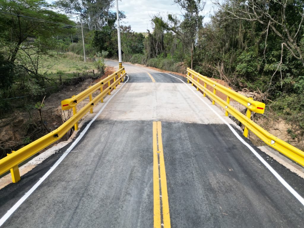 Ponte Mirim Indaiatuba reconstruída com estrutura mista de concreto e metal e pavimentação asfáltica