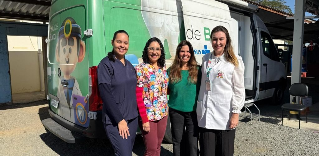 Na foto Nancy Leonor Ambruste, assistente, Dra Gabriela Gutierrez, odonpediatra, Dra Kamila Tavares, primeira-dama e presidente do Funssol e Dra Graziella Amgarten, coordenadora da Prevenção em divulgação do Projeto Semeando Sorrisos Indaiatuba