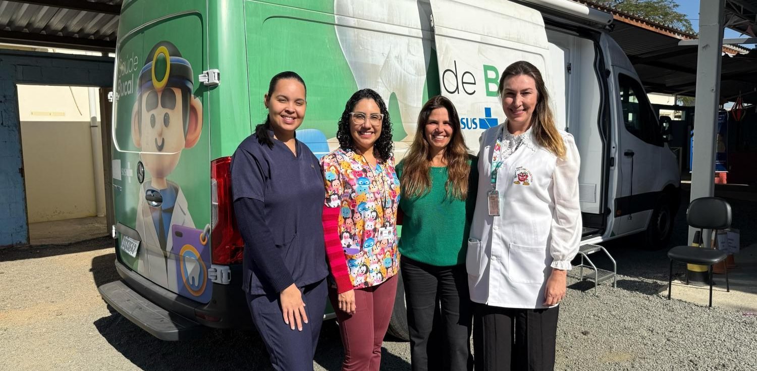 Na foto Nancy Leonor Ambruste, assistente, Dra Gabriela Gutierrez, odonpediatra, Dra Kamila Tavares, primeira-dama e presidente do Funssol e Dra Graziella Amgarten, coordenadora da Prevenção em divulgação do Projeto Semeando Sorrisos Indaiatuba