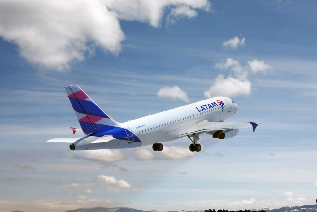 Avião da Latam no Aeroporto de Viracopos em Campinas