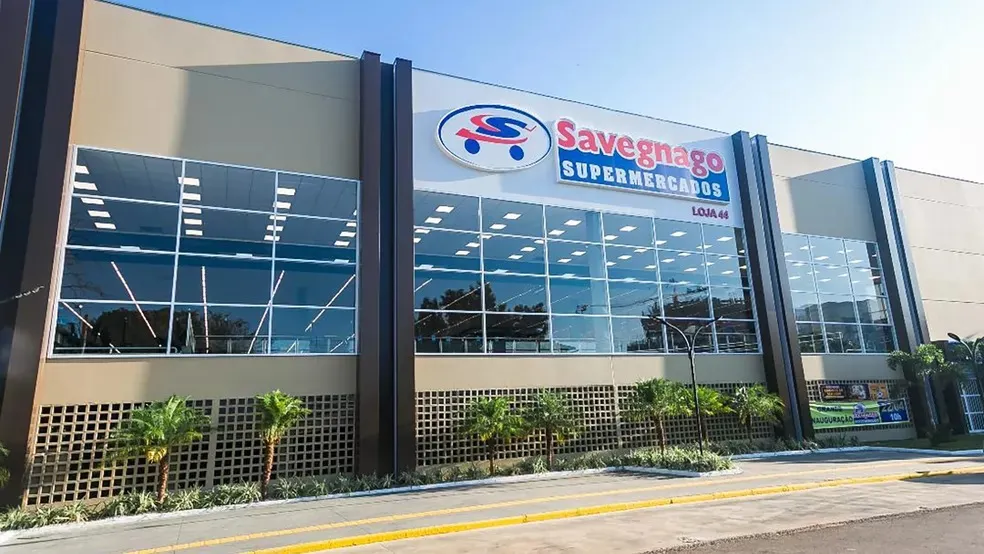 Fachada do supermercado Savegnago, supermercado está com vagas abertas em Indaiatuba