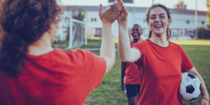 Imagem ilustrativa de time de futebol feminino representando inscrições abertas no Sesi Indaiatuba