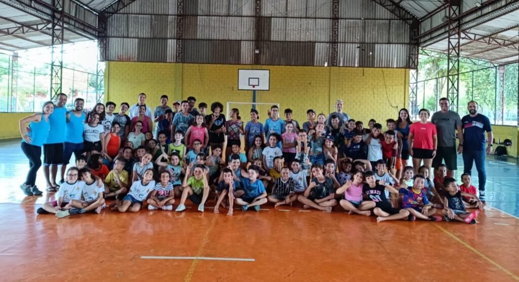 Crianças participam do programa Férias Eu Escolho Você em Indaiatuba